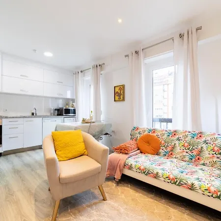 Elegant 2 Bedrooms With Balconies In * 리스본