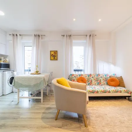 Elegant 2 Bedrooms With Balconies In 아파트 리스본