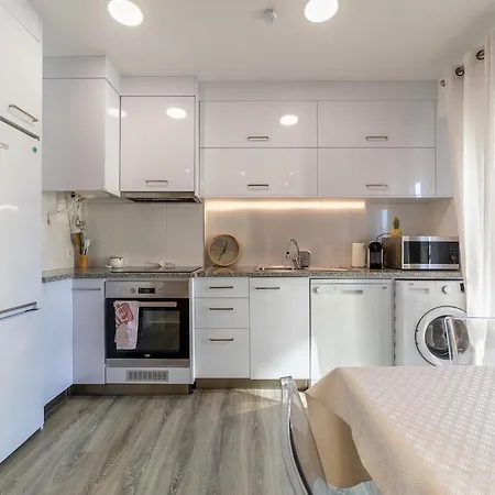 아파트 Elegant 2 Bedrooms With Balconies In *