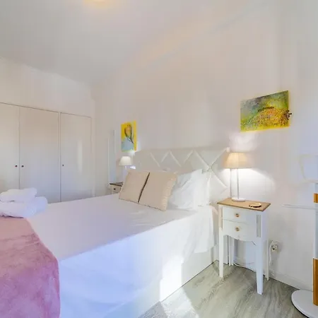 Elegant 2 Bedrooms With Balconies In 아파트 *