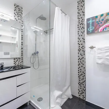 Elegant 2 Bedrooms With Balconies In 아파트 *