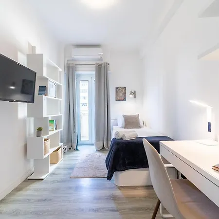 Elegant 2 Bedrooms With Balconies In 아파트 *