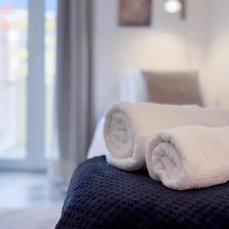 Apartment Elegant 2 Bedrooms With Balconies In