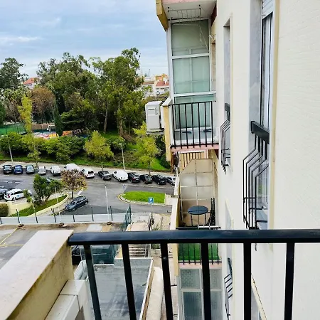 아파트 Elegant 2 Bedrooms With Balconies In *