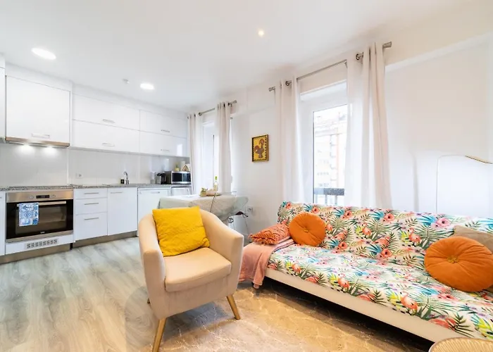 Elegant 2 Bedrooms With Balconies In * Lisboa