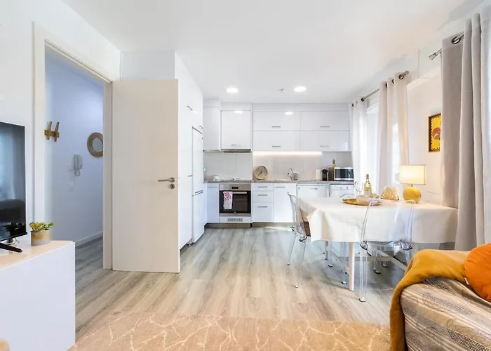 Elegant 2 Bedrooms With Balconies In *