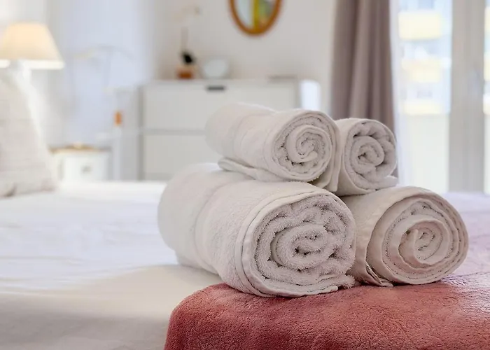 Elegant 2 Bedrooms With Balconies In * Lisboa