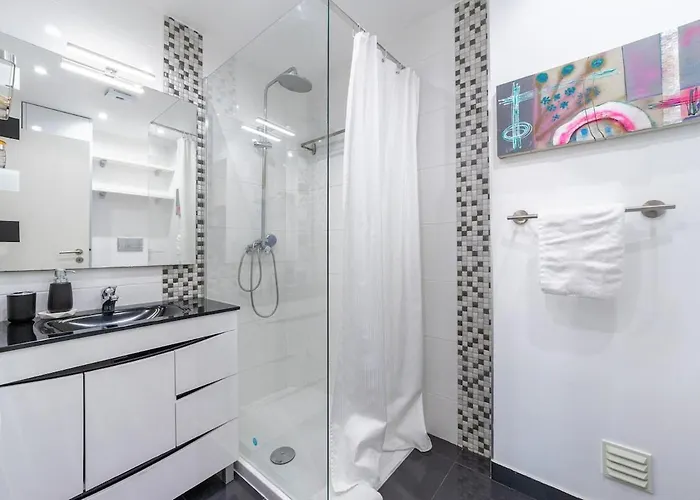 Elegant 2 Bedrooms With Balconies In Διαμέρισμα *