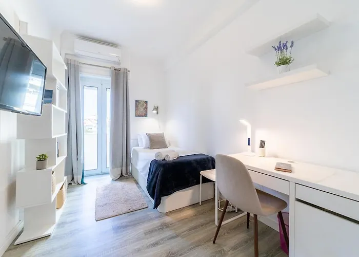 Apartment Elegant 2 Bedrooms With Balconies In *