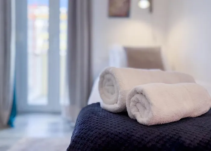 Апартаменти Elegant 2 Bedrooms With Balconies In