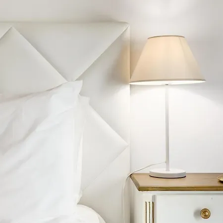 Elegant 2 Bedrooms With Balconies In